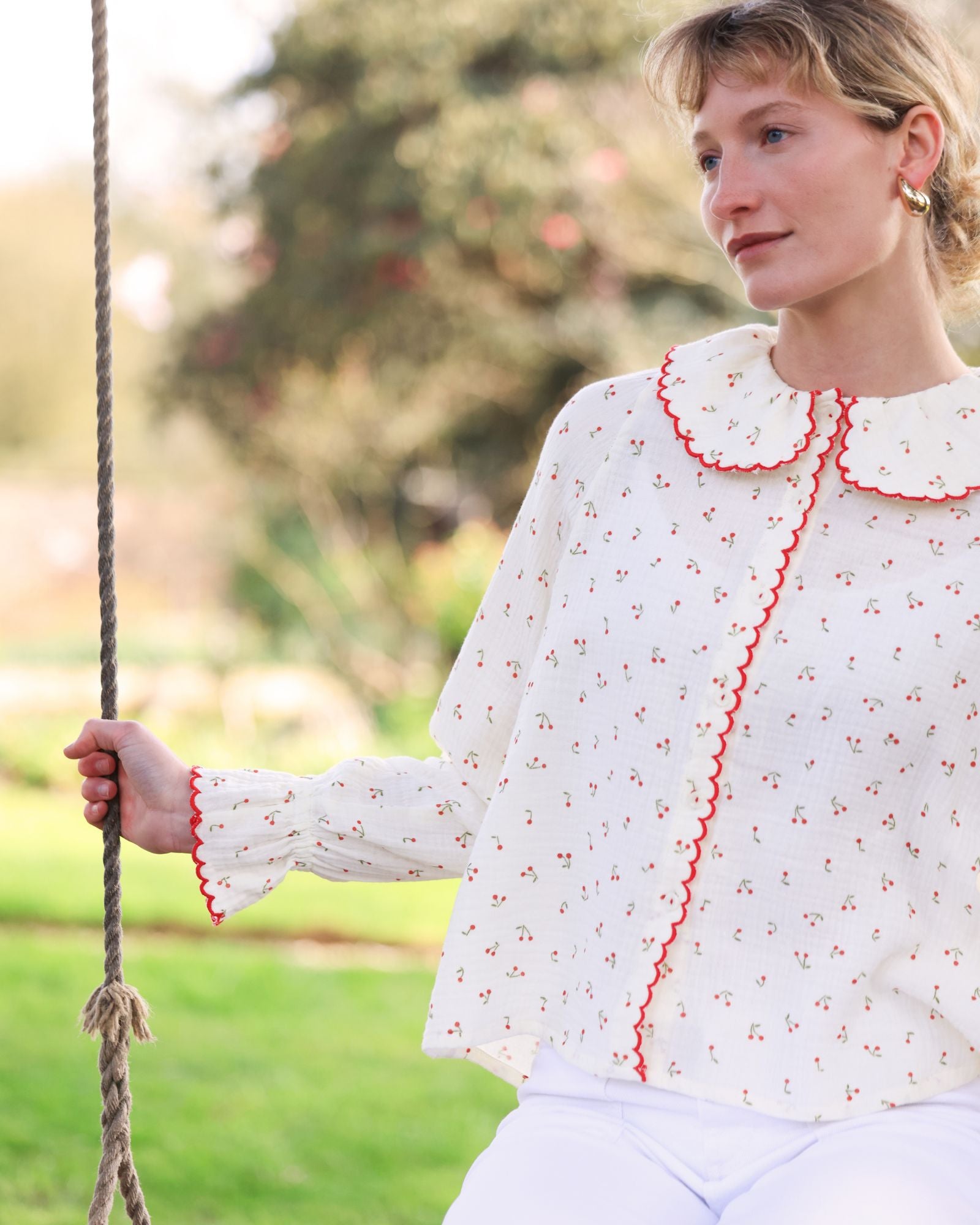 De Beauvoir Blouse Cherry Cheesecloth Apple Embroidery