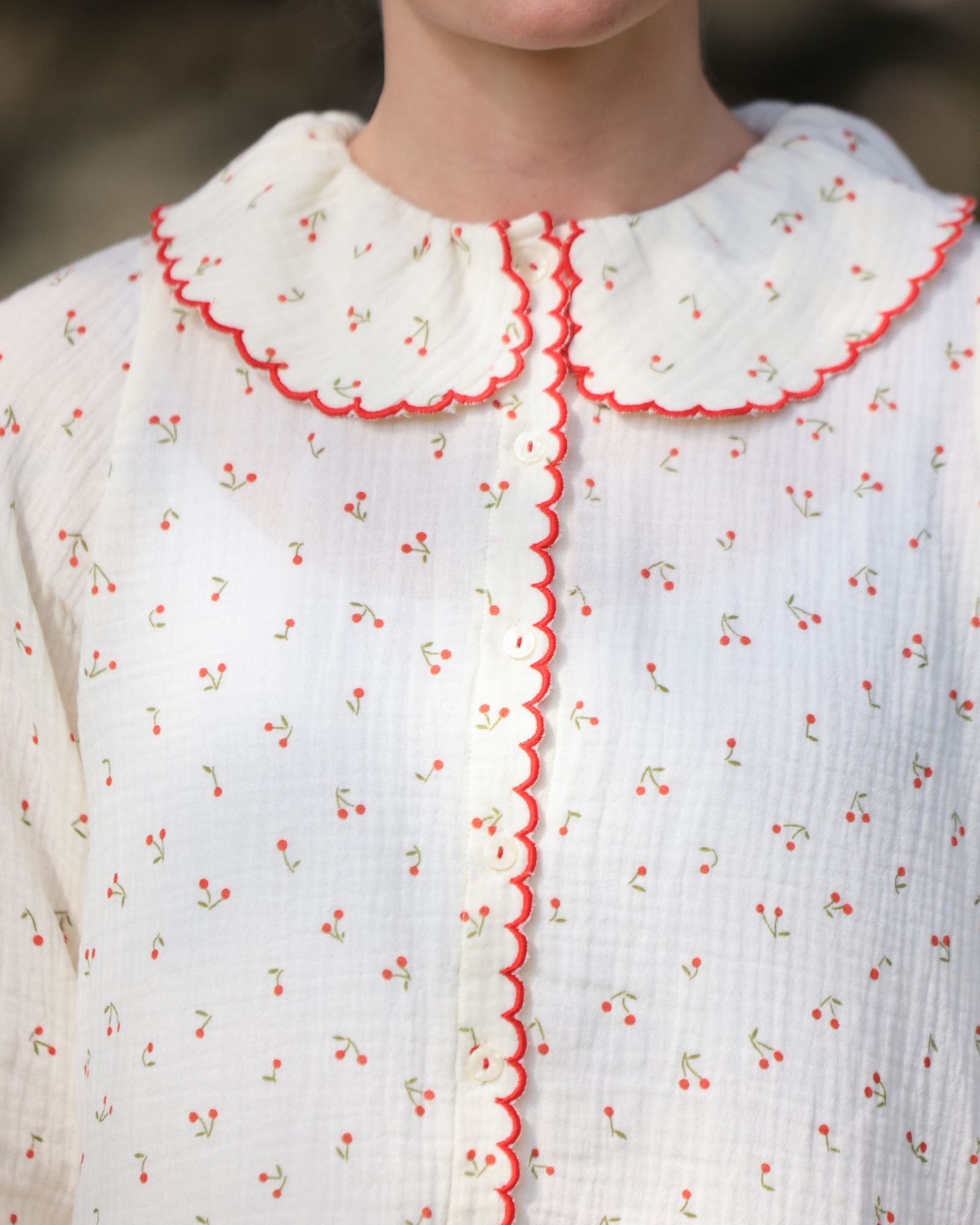 De Beauvoir Blouse Cherry Cheesecloth with Red Apple Embroidery