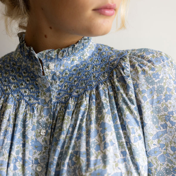 Scholl Blouse with Land and Sea Hand Smocking made with Liberty Poppies and Daisies Edition 50